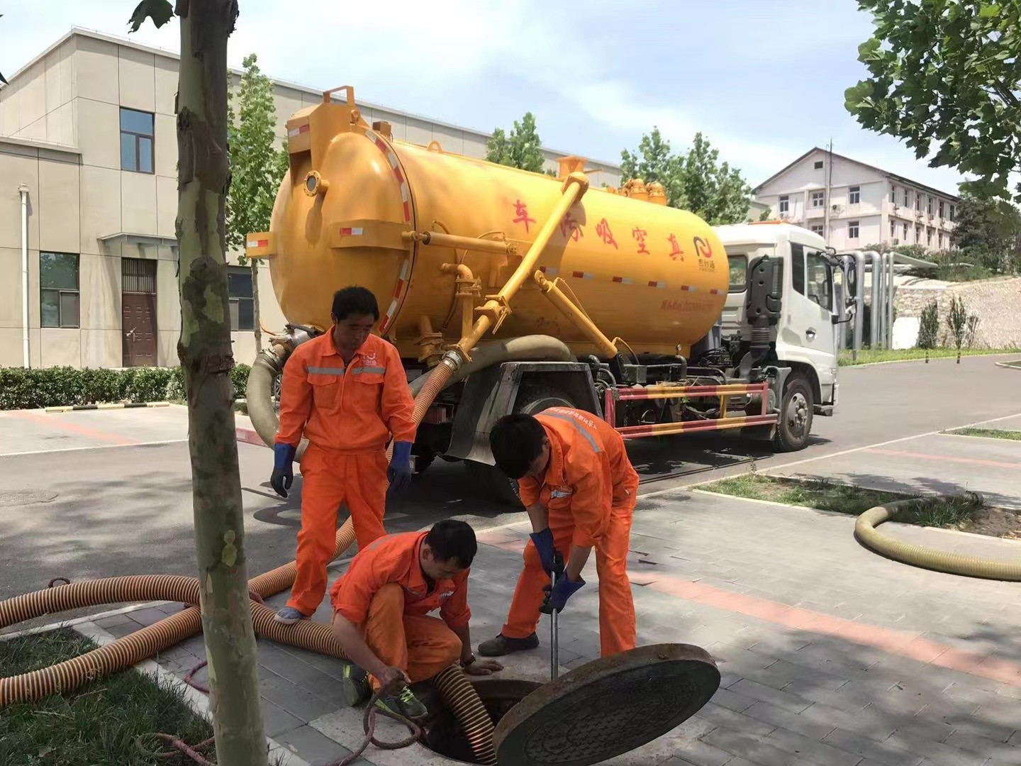 尖草坪化粪池清理与5-8吨吸粪车施工效率分析